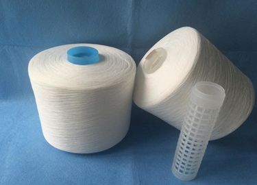 China El anillo hizo girar los hilados de polyester blancos crudos de la Virgen 30s/3 1,2 kilogramos de cono del plástico proveedor