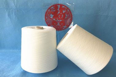 China Los hilados de polyester hechos girar anillo de la Virgen el 100% 30/1 base blanca del color/del poliéster hicieron girar el hilo proveedor