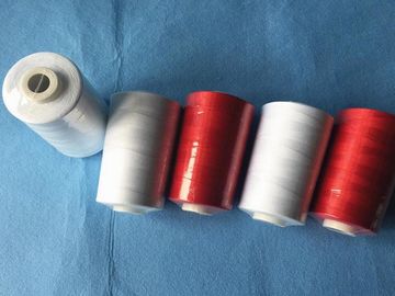 El hilo de coser hecho girar del hilado/del poliéster de la torsión del poliéster Z modificó color para requisitos particulares