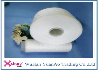 China La base blanca cruda del poliéster hizo girar el hilado, hilo de coser hecho girar el 100% reciclado del poliéster proveedor