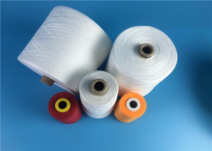 El poliéster blanco crudo 100% de los hilados de polyester 30s/2 hizo girar los hilados para la costura de la ropa