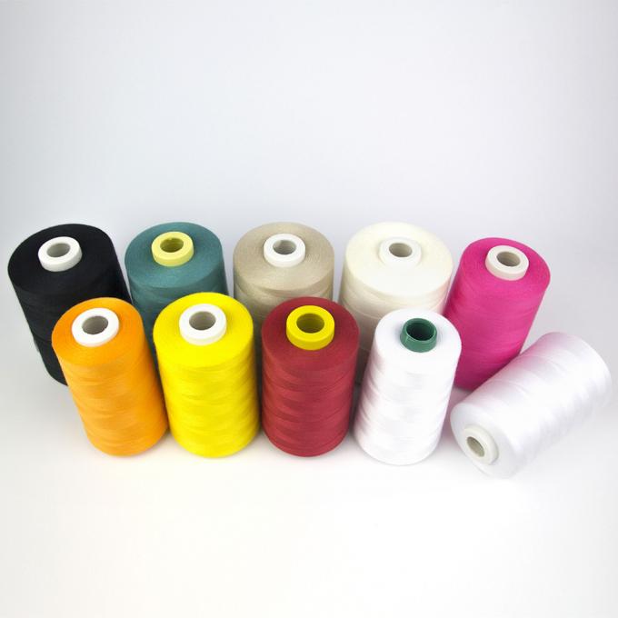 El alto anillo de la materia textil del hogar de la tenacidad hizo girar el hilo 100% de la máquina de coser del poliéster